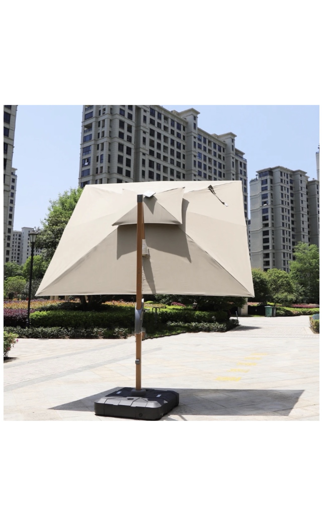 Luxury Italian Cantilever Umbrella For Patio Poolside & Garden - Image 3