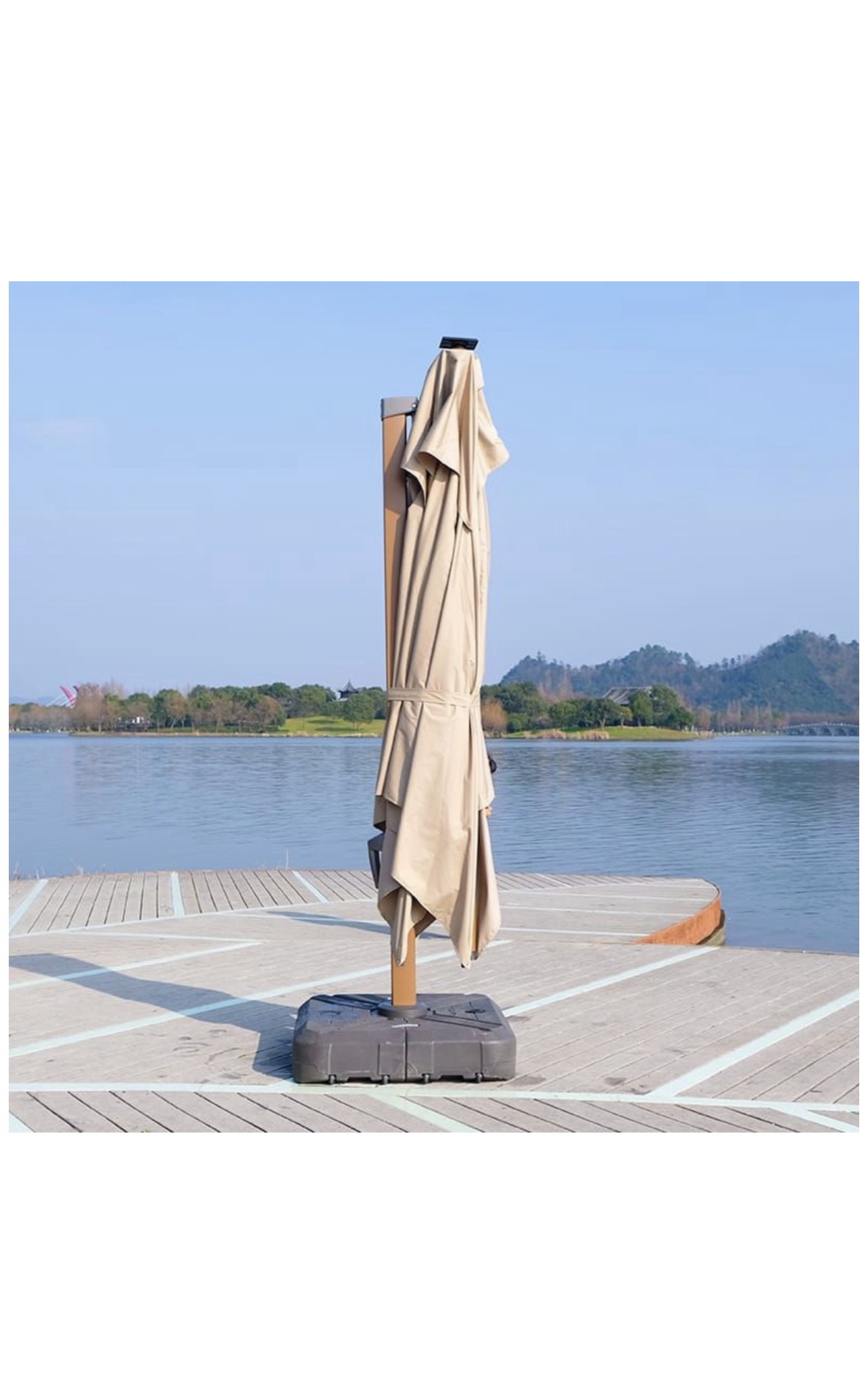 Luxury Italian Cantilever Umbrella For Patio Poolside & Garden